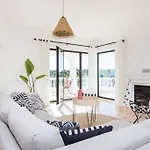 Ocean View Vila Budens